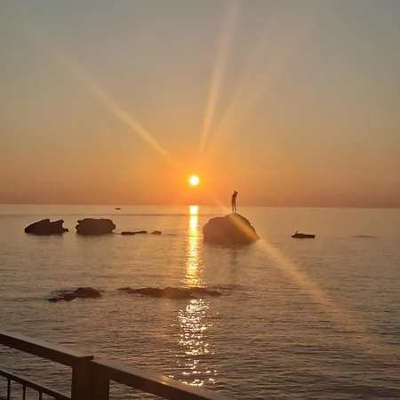 Marina Sbriglio Mare Apartment *